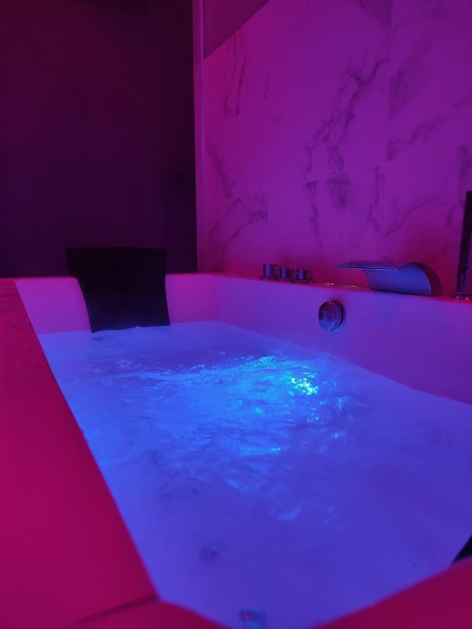 Groom Epernay - Jacuzzi & Champagne エクステリア 写真